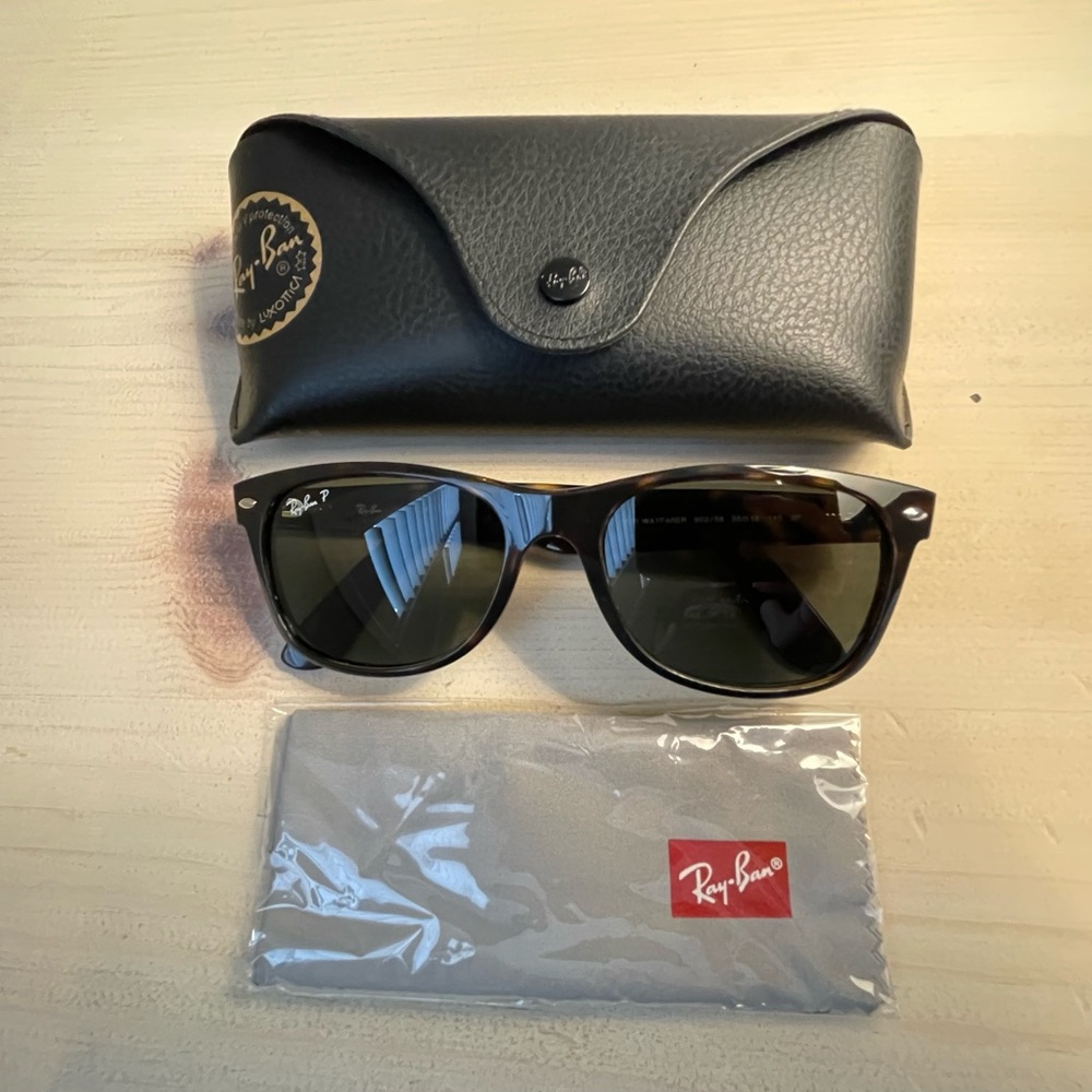 Ray•Ban Sunglasses - Picture 2 of 4